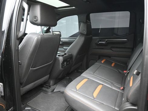 Used 2022 GMC Sierra 1500 AT4 w/ AT4 Premium Package image 2