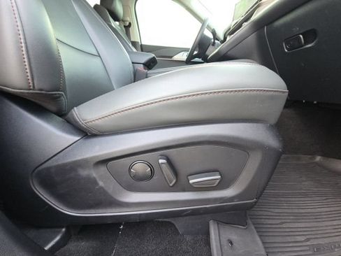 Used 2025 Ford Explorer Active w/ Active Comfort Package RWD image 21