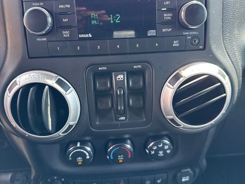 Used 2016 Jeep Wrangler Unlimited Rubicon AWD/4WD image 10