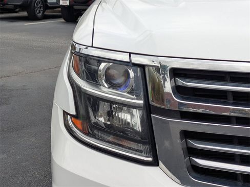 Used 2017 Chevrolet Suburban LT image 10