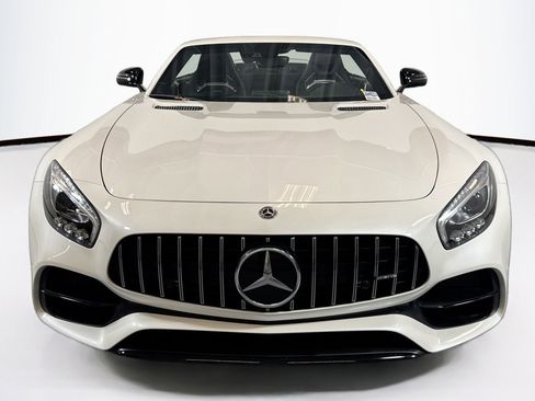 Used 2019 Mercedes-Benz AMG GT Roadster image 2