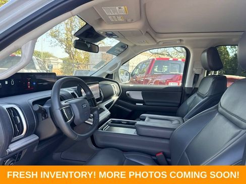 Used 2025 Ford Expedition Active AWD/4WD image 8