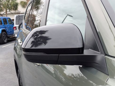 Used 2024 Volkswagen Atlas Peak Edition SE image 12