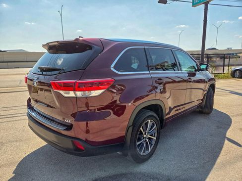 Used 2018 Toyota Highlander XLE image 4