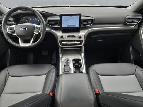 Used 2023 Ford Explorer XLT w/ Equipment Group 202A AWD/4WD image 9