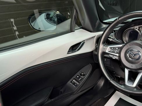 Used 2016 MAZDA MX-5 Miata Club image 19