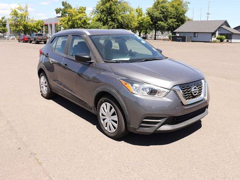 Used 2019 Nissan Kicks S FWD image 3
