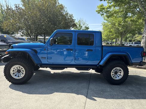 Used 2025 Jeep Gladiator Sport AWD/4WD image 4