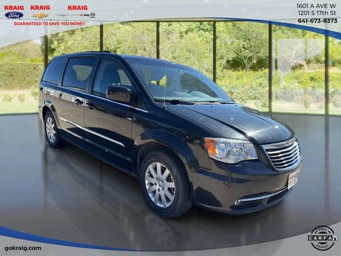 Used 2015 Chrysler Town & Country Touring FWD image 3