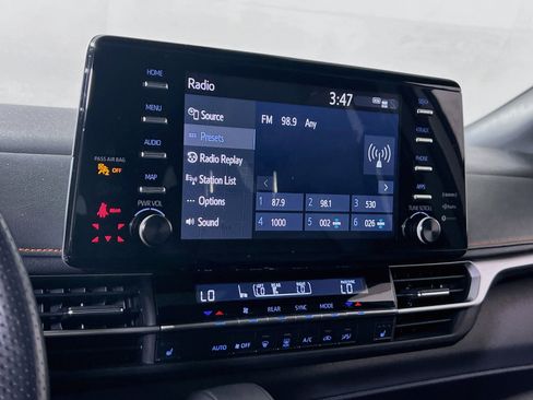 Used 2022 Toyota Sienna XSE AWD/4WD image 15