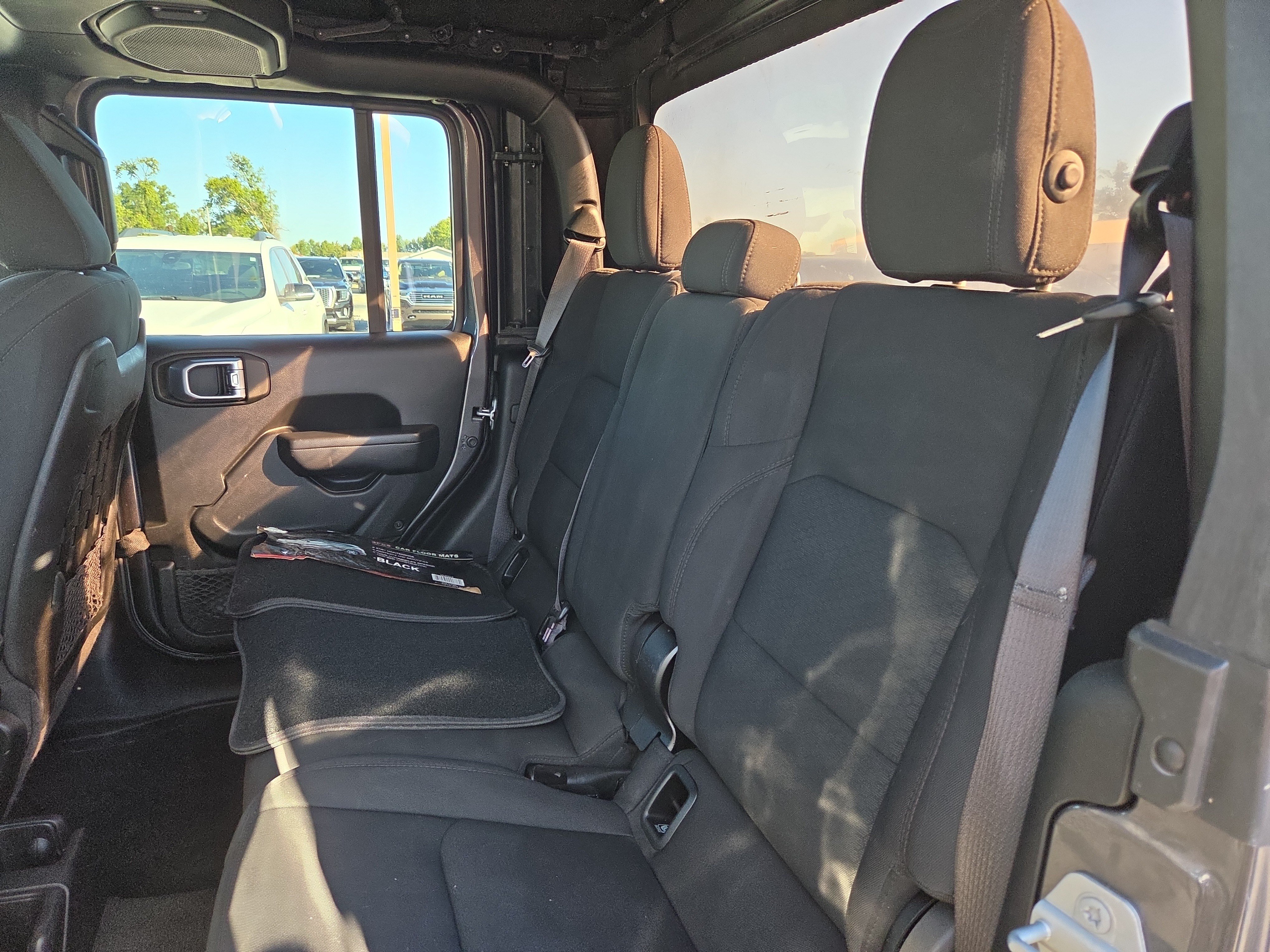 Used 2022 Jeep Gladiator Rubicon w/ Cold Weather Group AWD/4WD image 6