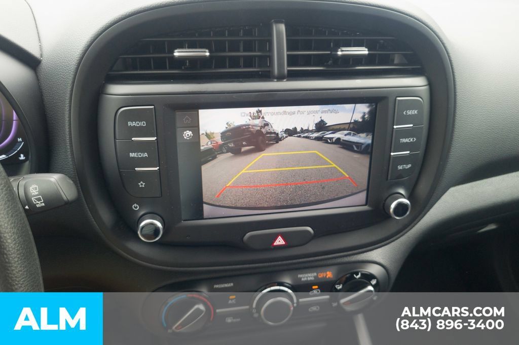 Used 2025 Kia Soul LX FWD image 23