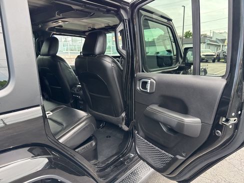 Used 2023 Jeep Wrangler Unlimited Sahara w/ Cold Weather Group AWD/4WD image 45