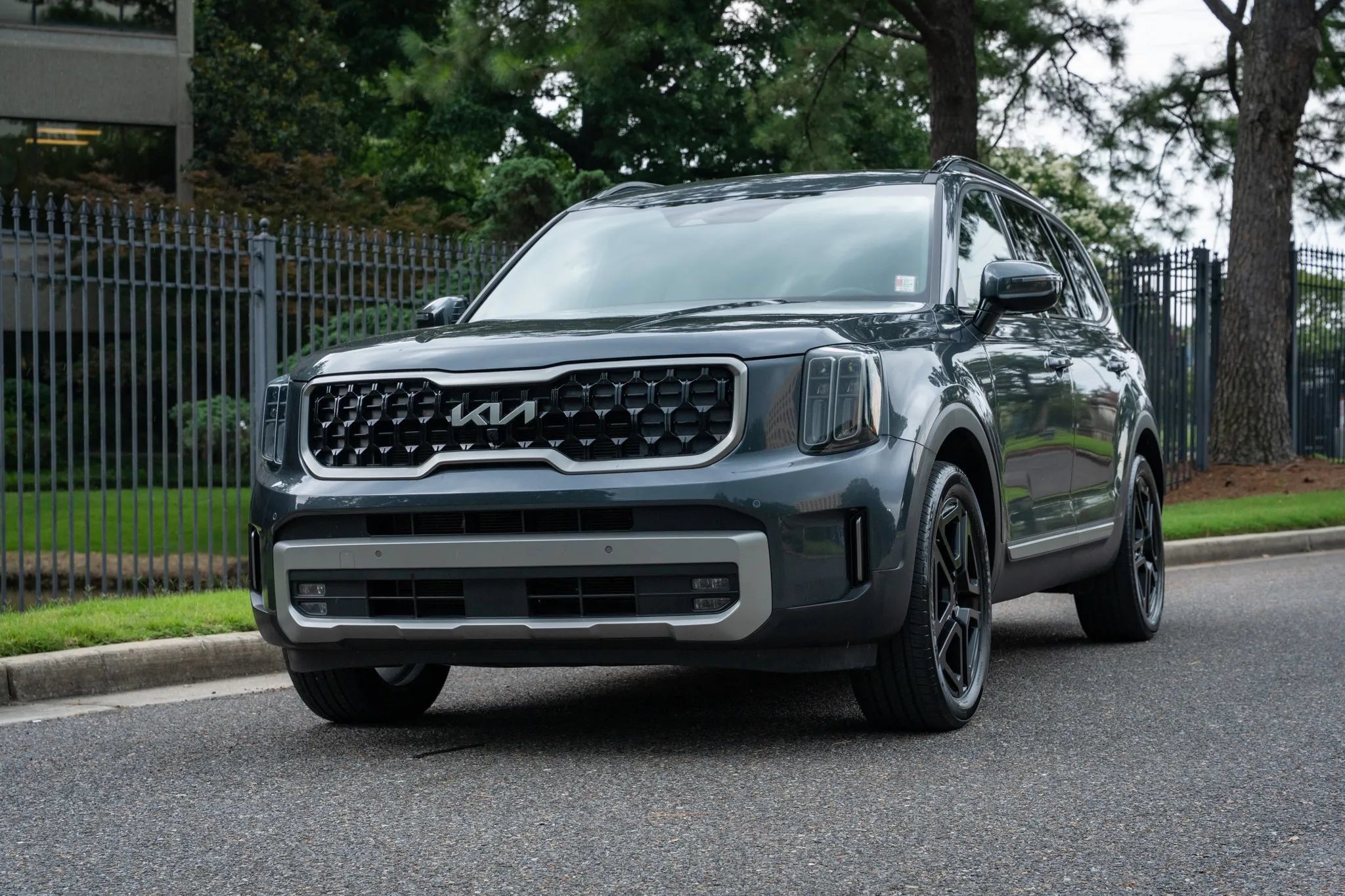 Used 2023 Kia Telluride SX X-Line AWD/4WD image 2