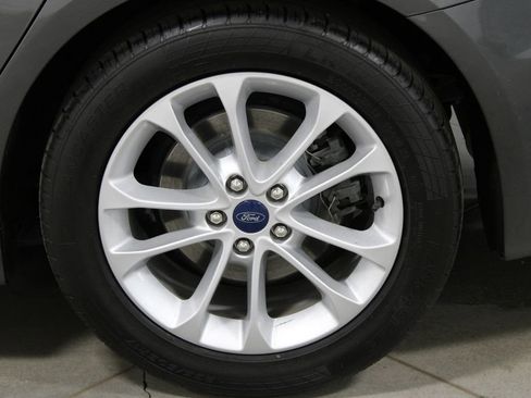 Used 2020 Ford Fusion SE image 16