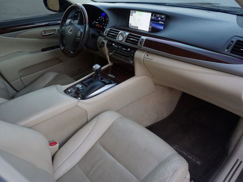 Used 2015 Lexus LS 460 image 16
