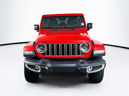 Used 2025 Jeep Wrangler Unlimited Sahara AWD/4WD image 2