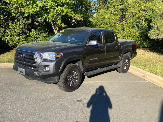 Used 2023 Toyota Tacoma SR5 w/ Technology Package RWD image 3