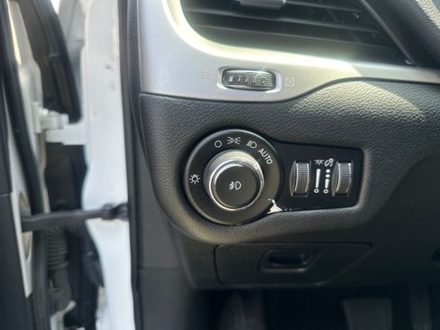Used 2016 Jeep Cherokee Trailhawk w/ Leather Interior Group AWD/4WD image 19