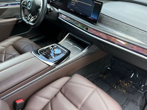 Used 2024 BMW 740i w/ Premium Package 2 RWD image 19