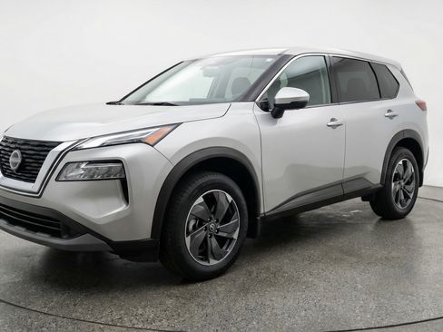 Used 2025 Nissan Rogue SV FWD image 3