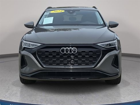 Certified 2024 Audi Q8 e-tron Premium image 9