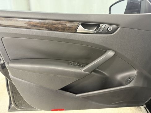 Used 2014 Volkswagen Passat TDI SEL Premium image 12