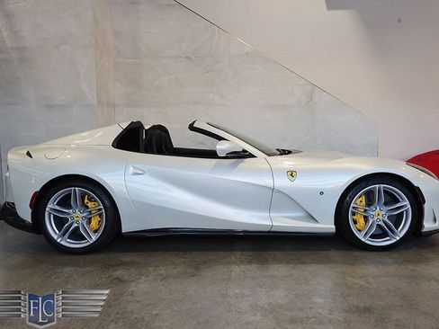 Used 2021 Ferrari 812 GTS RWD image 2