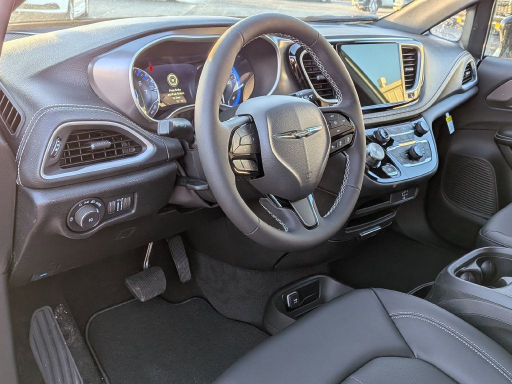 New 2026 Chrysler Pacifica Select w/ S Appearance Package AWD/4WD image 9