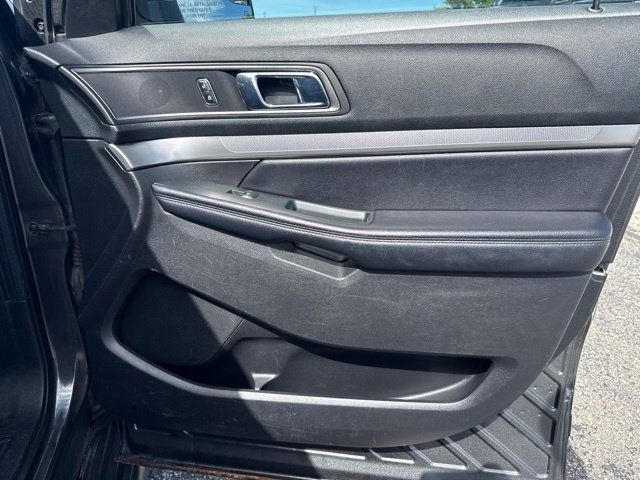 Used 2018 Ford Explorer XLT w/ Equipment Group 202A AWD/4WD image 23
