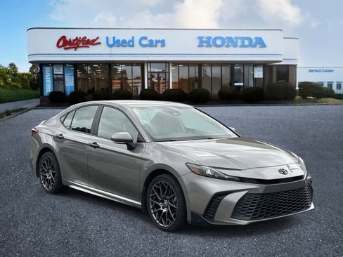 Used 2025 Toyota Camry SE AWD/4WD image 7