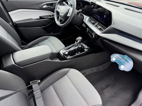Used 2025 Chevrolet Trax LT image 21