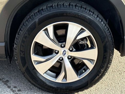 Used 2024 Subaru Ascent Premium AWD/4WD image 9