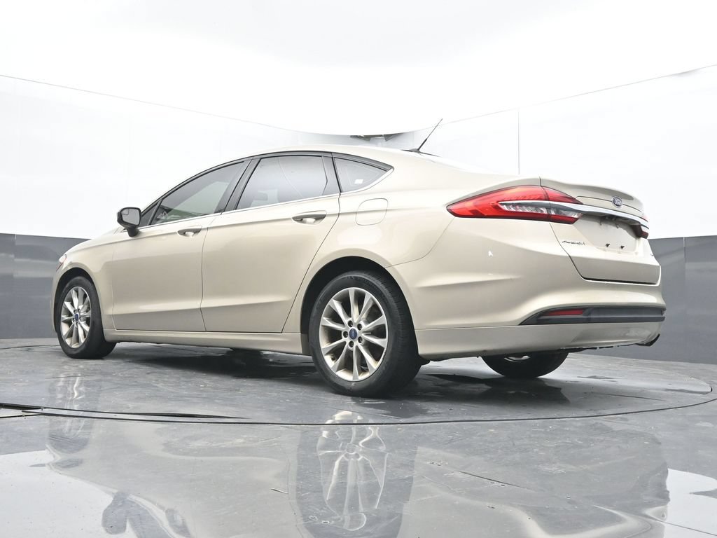 Used 2017 Ford Fusion SE FWD image 30