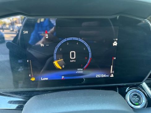 Used 2025 Chevrolet Trax RS FWD image 15