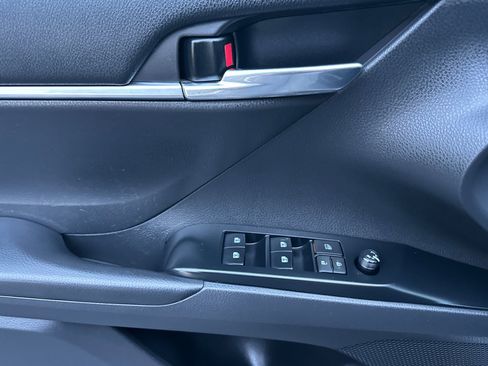 Used 2019 Toyota Camry LE image 8