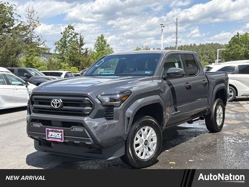 Used 2025 Toyota Tacoma SR5 AWD/4WD image 1