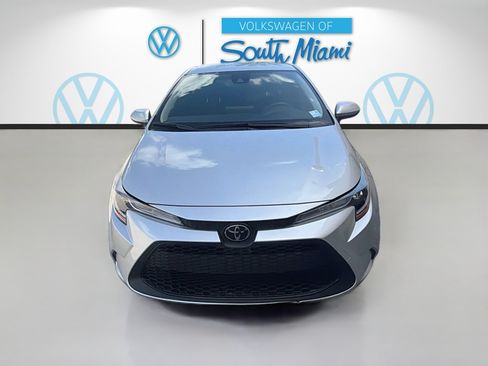 Used 2022 Toyota Corolla LE FWD image 2