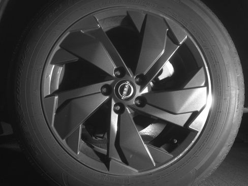Used 2025 Nissan Rogue SV FWD image 14