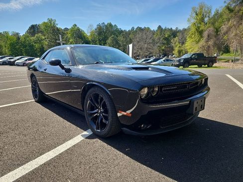 Used 2018 Dodge Challenger R/T w/ Driver Convenience Group RWD image 3