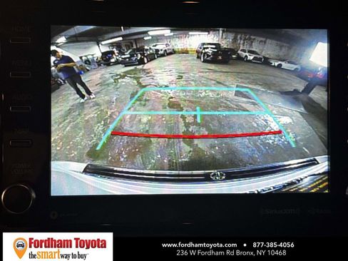 Used 2022 Toyota Highlander XLE AWD/4WD image 29