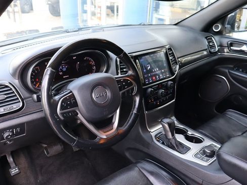Used 2019 Jeep Grand Cherokee Overland AWD/4WD image 9