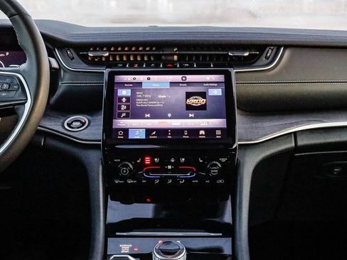 Certified 2024 Jeep Grand Cherokee L Limited w/ Luxury Tech Group II image 16