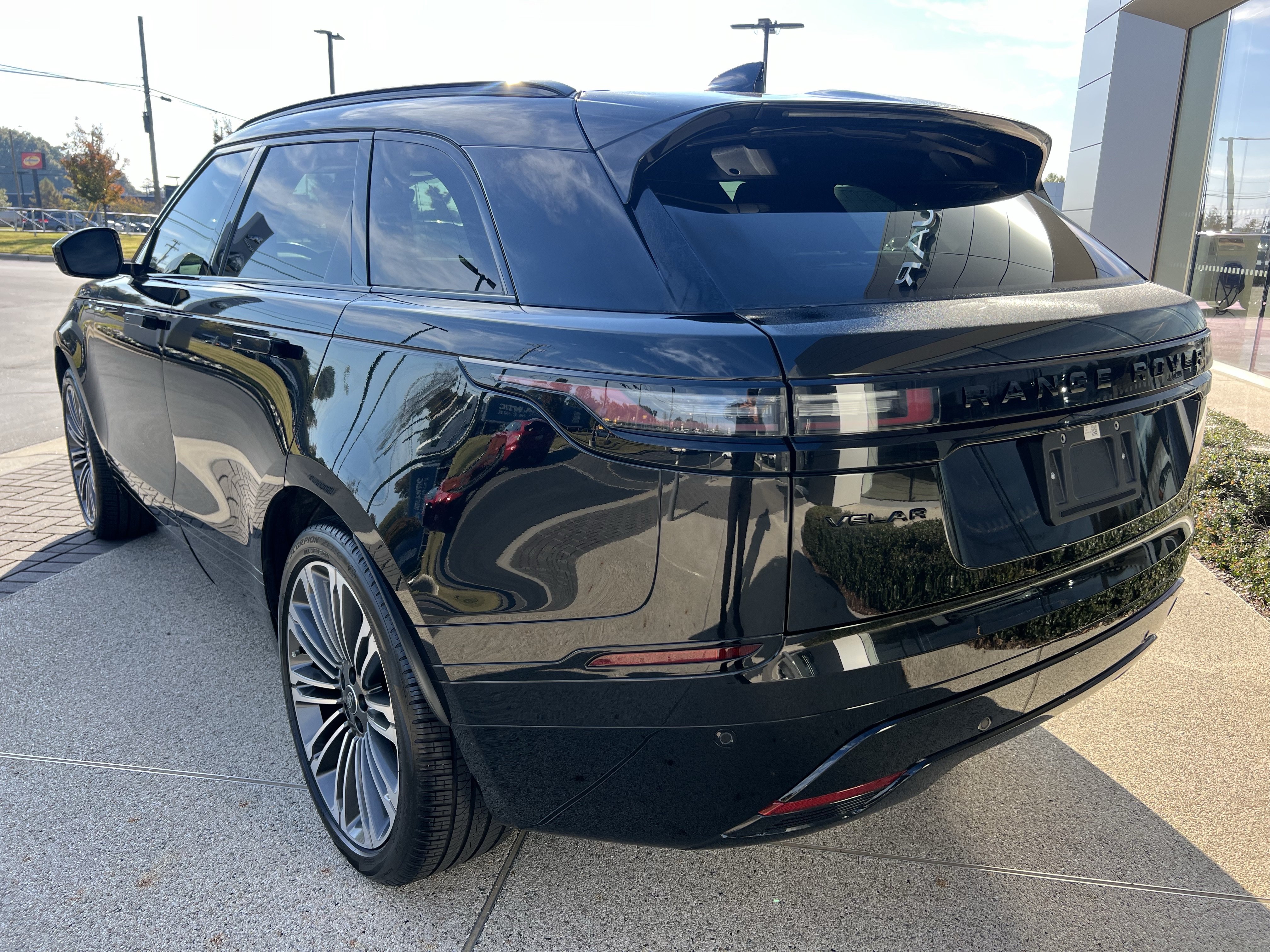 Certified 2024 Land Rover Range Rover Velar Dynamic SE AWD/4WD image 5