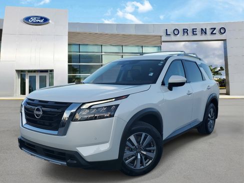 Used 2025 Nissan Pathfinder SL image 1