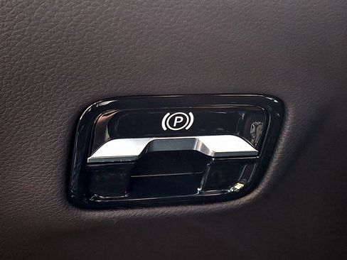 Used 2025 Mercedes-Benz E 350 4MATIC Sedan image 25