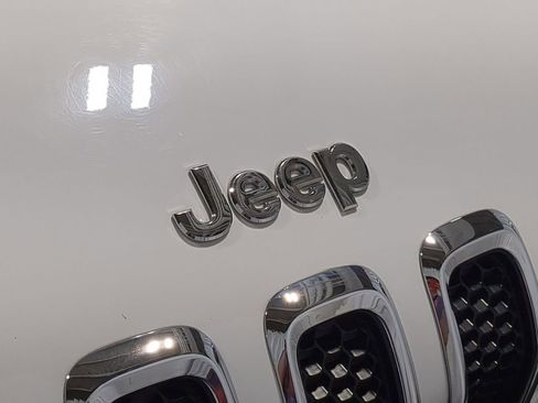 Used 2017 Jeep Cherokee Latitude w/ Comfort/Convenience Group AWD/4WD image 15
