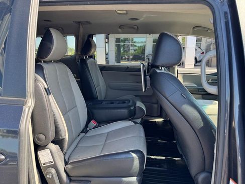 Used 2021 Kia Sedona EX FWD image 10