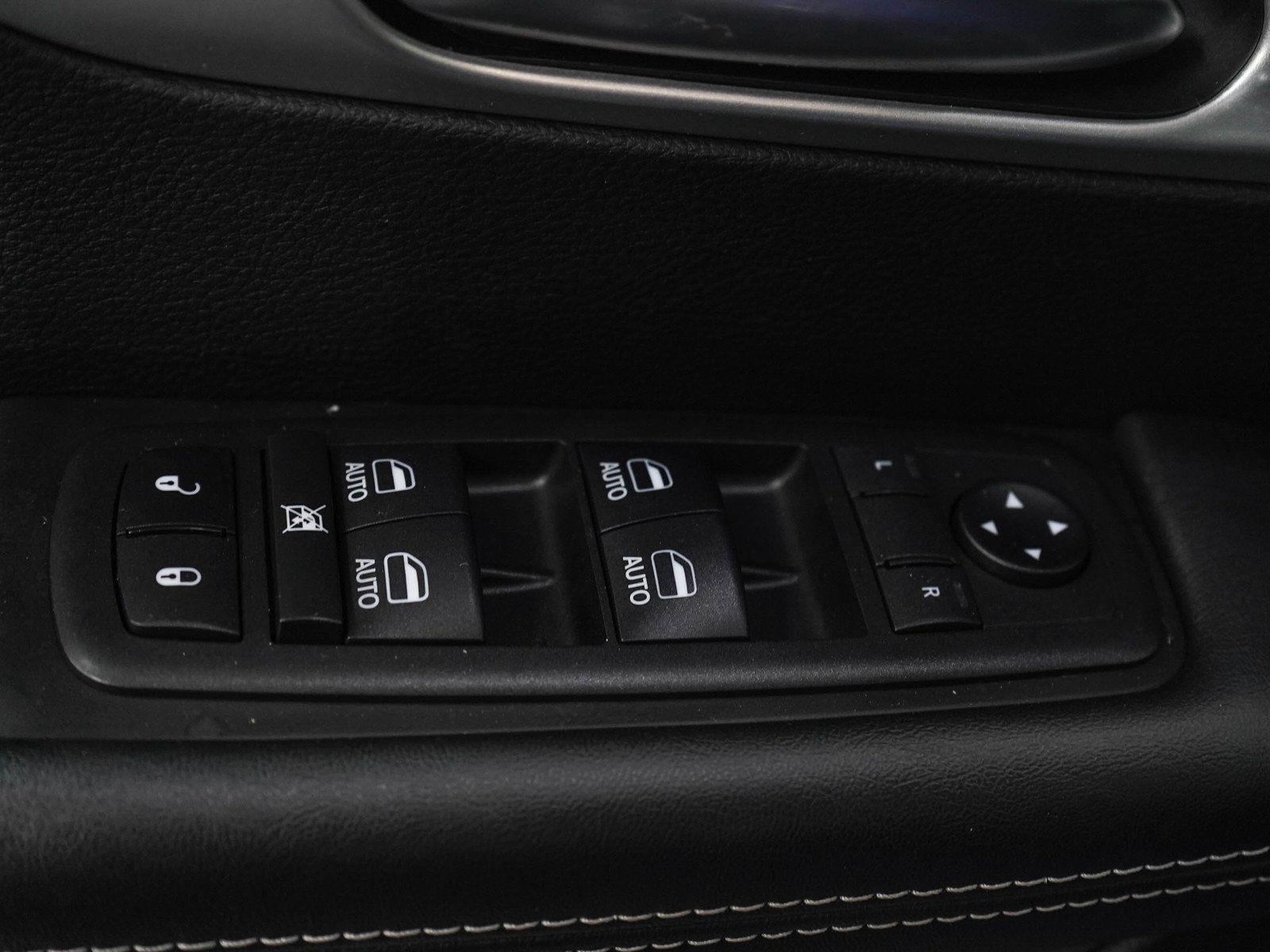 Used 2019 Chrysler Pacifica Touring-L Plus w/ Advanced Safetytec Group FWD image 23