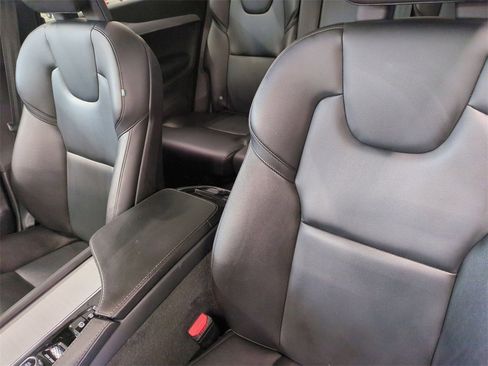 Used 2021 Volvo XC90 T5 Momentum w/ Climate Package image 16
